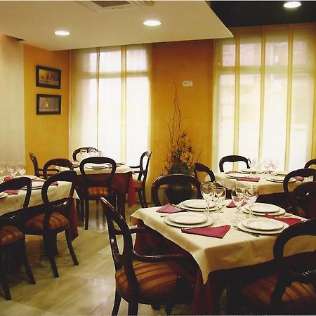Hostal Torres San Leonardo De Yague Exterior photo