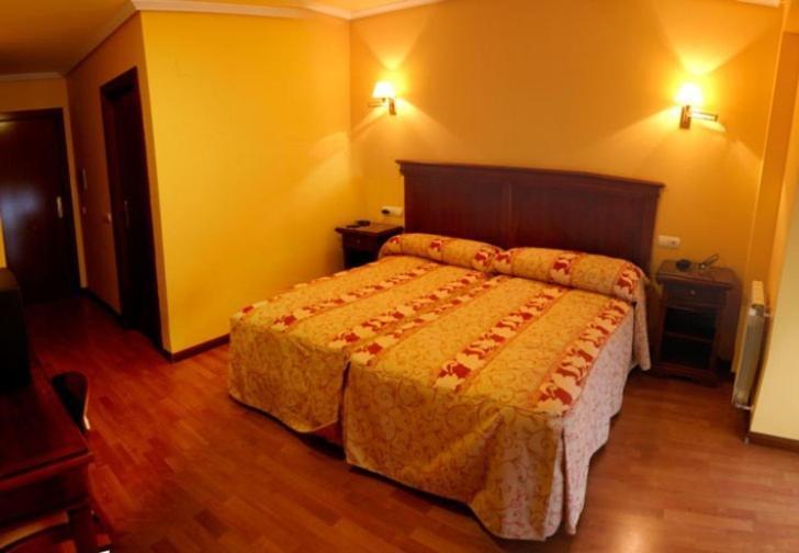Hostal Torres San Leonardo De Yague Room photo