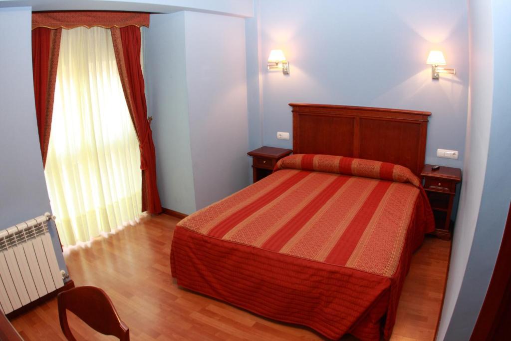 Hostal Torres San Leonardo De Yague Room photo