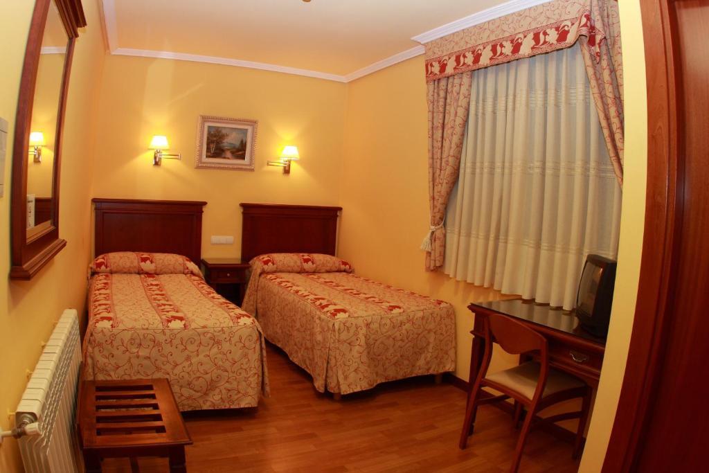 Hostal Torres San Leonardo De Yague Room photo