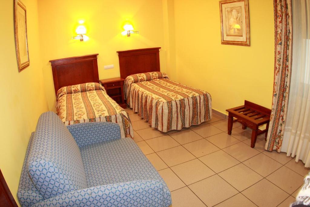 Hostal Torres San Leonardo De Yague Room photo